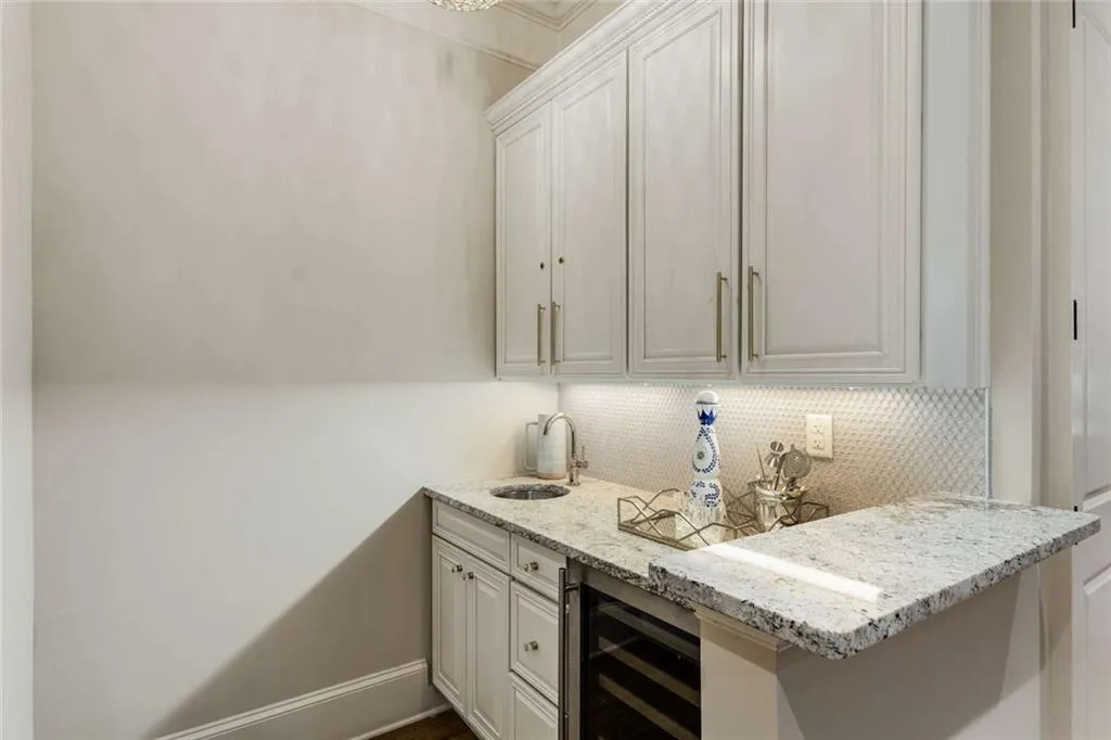 Brookhaven, Georgia 30319, United States, 6 Bedrooms Bedrooms, ,6 BathroomsBathrooms,Residential,Active,116594