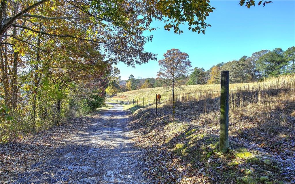 715 E Cochran Road SE