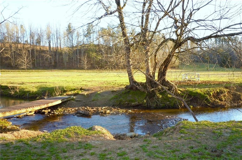 715 E Cochran Road SE