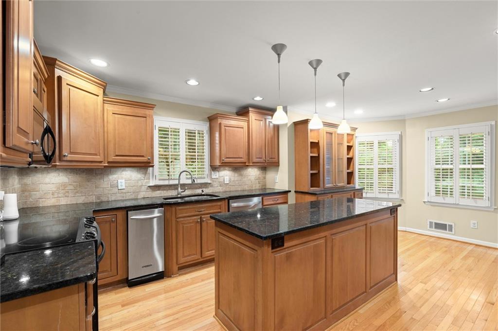 2185 Wenlok Trail NE