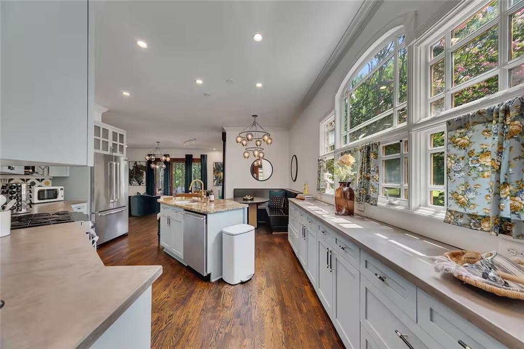 Atlanta, Georgia, 30307, United States, 5 Bedrooms Bedrooms, ,4 BathroomsBathrooms,Residential,Active,2038109