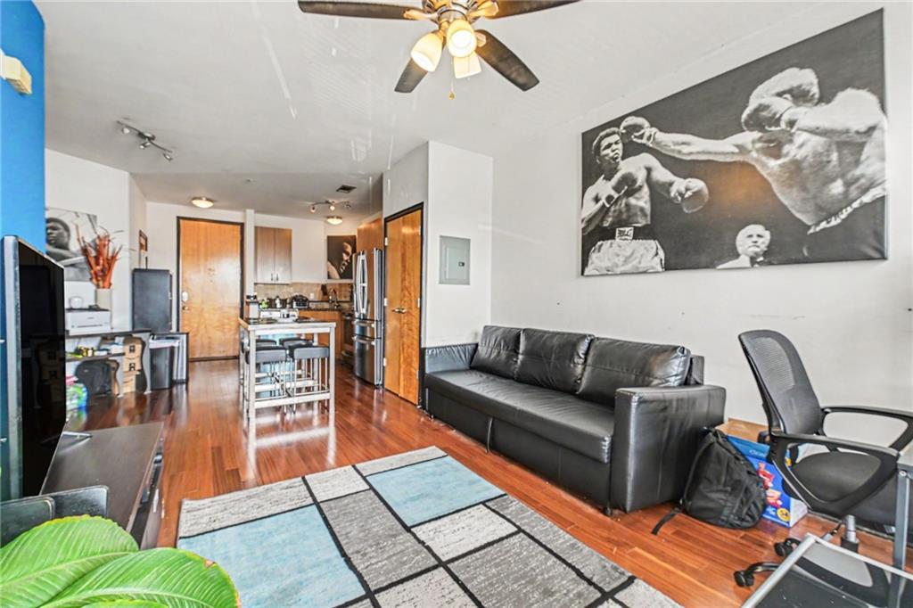 898 Oak Street SW 1318