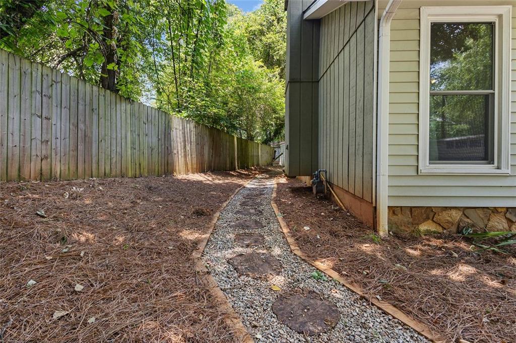 3221 BROMLEY ROWE