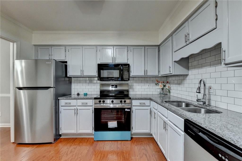 6520 Roswell Road 30