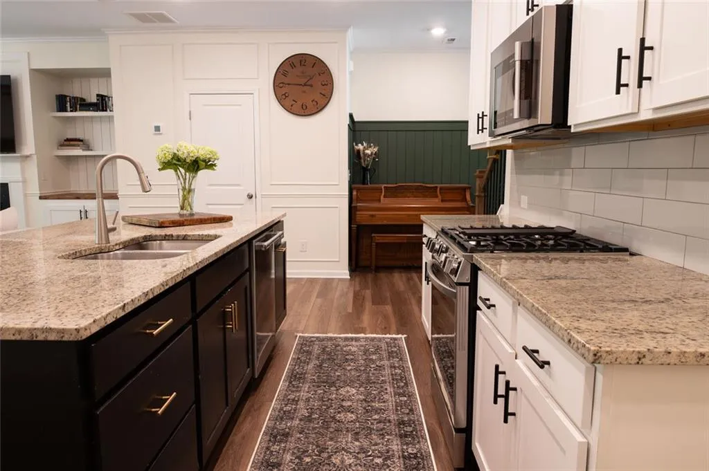 Alpharetta, Georgia 30009, United States, 3 Bedrooms Bedrooms, ,3 BathroomsBathrooms,Residential,Coming Soon,219409