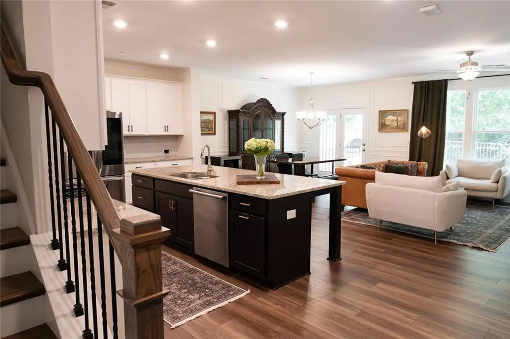 Alpharetta, Georgia 30009, United States, 3 Bedrooms Bedrooms, ,3 BathroomsBathrooms,Residential,Coming Soon,219409