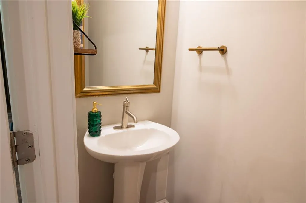 Alpharetta, Georgia 30009, United States, 3 Bedrooms Bedrooms, ,3 BathroomsBathrooms,Residential,Coming Soon,219409