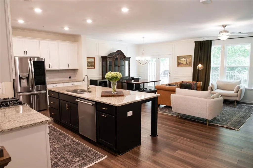 Alpharetta, Georgia 30009, United States, 3 Bedrooms Bedrooms, ,3 BathroomsBathrooms,Residential,Coming Soon,219409