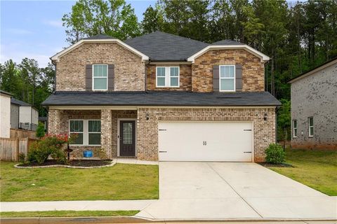 Homes For Sale - 7767 Richmond Trail<br/> Fairburn, GA 30213
