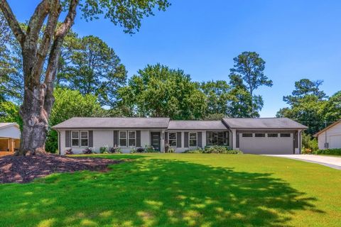 Homes For Sale - 1095 Tuxedo Court<br/> Roswell, GA 30075