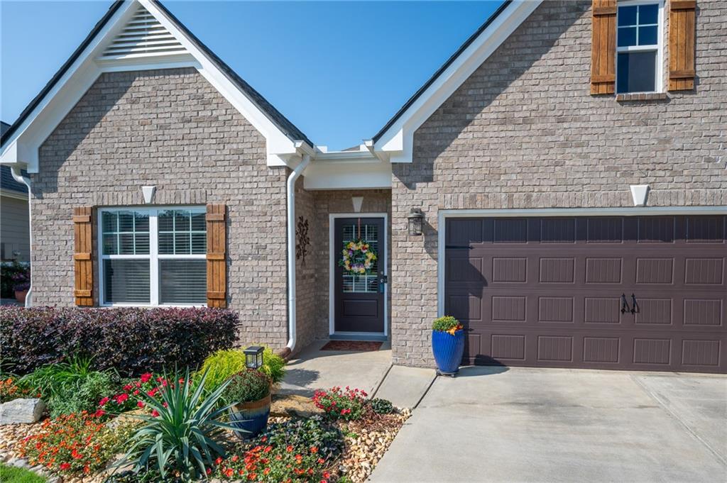 205 Willowbrook Drive SE