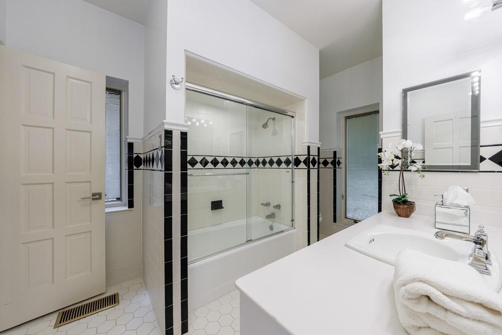 5120 Jett Forest Trail, Atlanta, Georgia image 32
