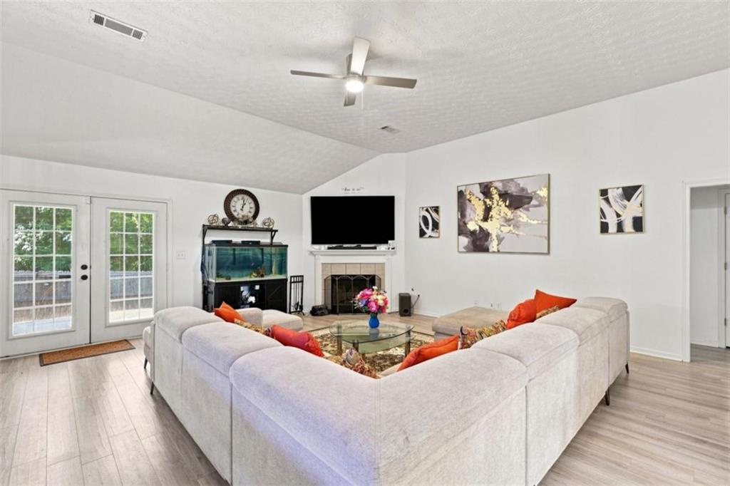 212 Vernon Walk