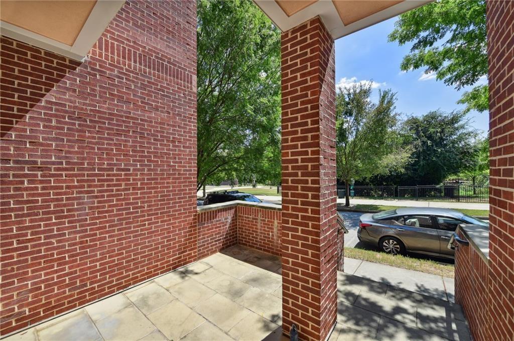 745 Fountainhead Lane NE