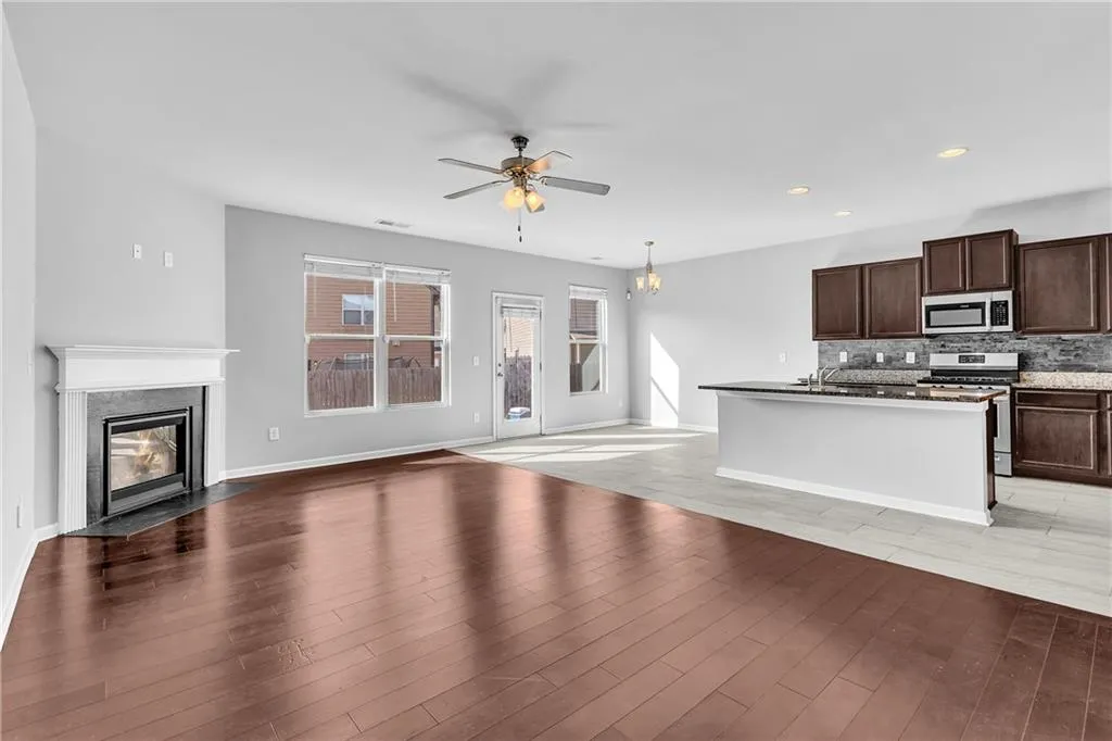 Union City, Georgia 30291, United States, 3 Bedrooms Bedrooms, ,3 BathroomsBathrooms,Residential,Pending,20231