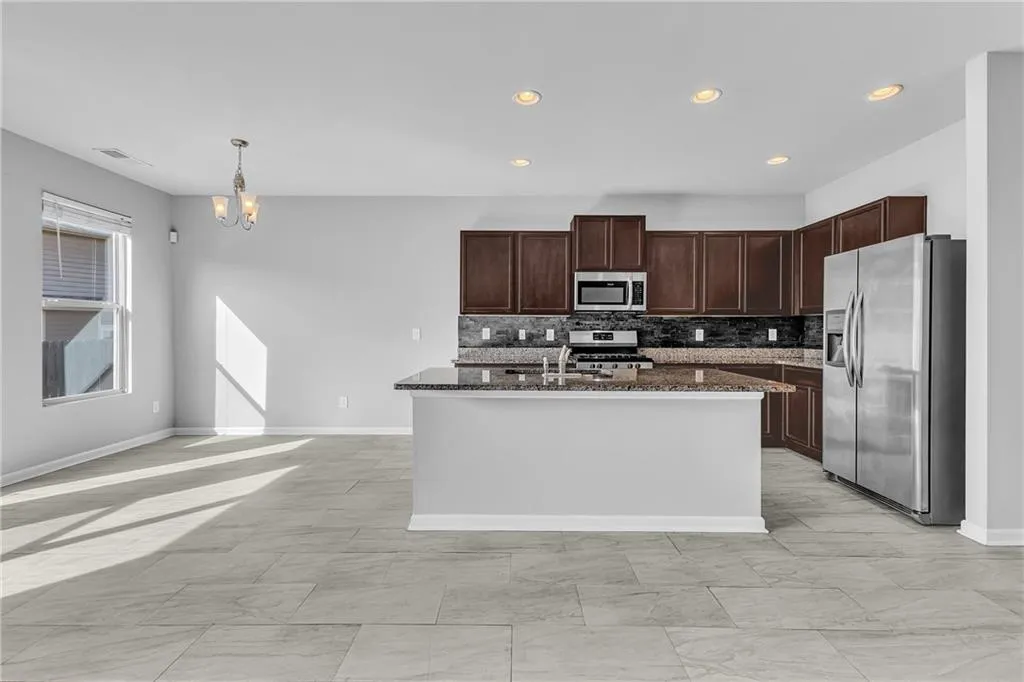 Union City, Georgia 30291, United States, 3 Bedrooms Bedrooms, ,3 BathroomsBathrooms,Residential,Pending,20231