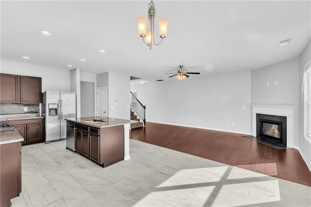 Union City, Georgia 30291, United States, 3 Bedrooms Bedrooms, ,3 BathroomsBathrooms,Residential,Pending,20231