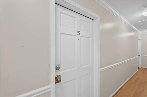 Apartment For Rent - 11 Peachtree Hills Avenue #B5<br/> Atlanta, GA 30305