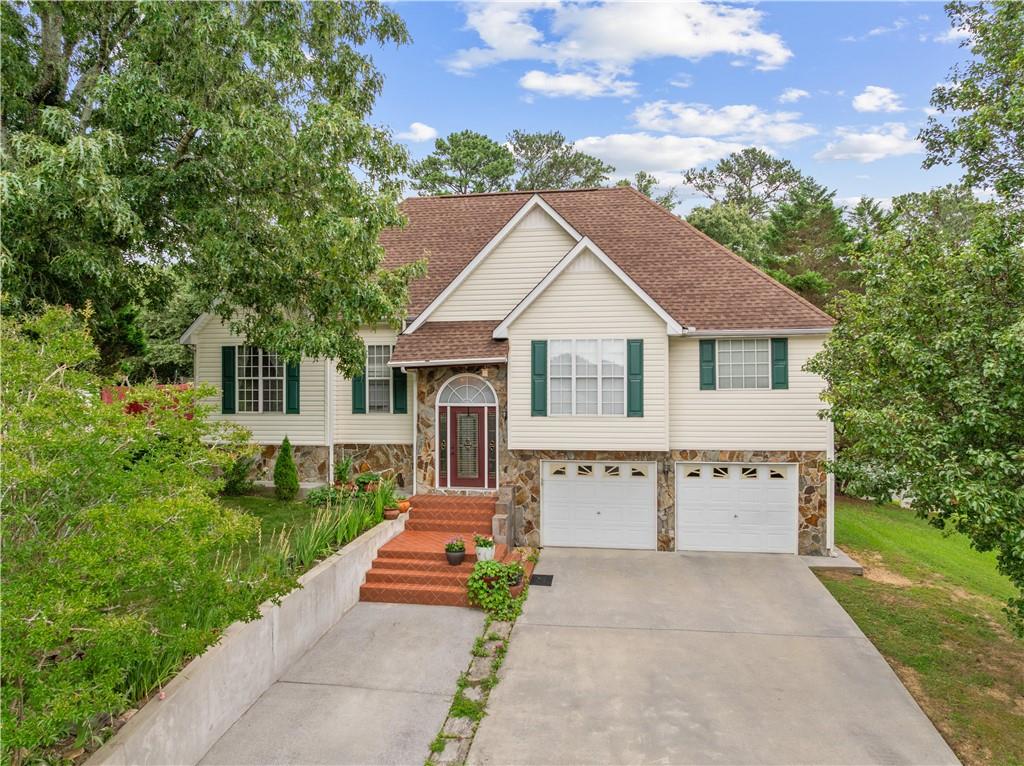 Photo 1 of 35 — 391 Wildwood Circle SE, Calhoun, GA 30701