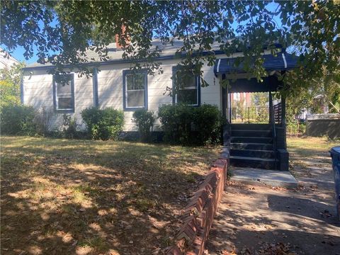 541 W W Lake Avenue W Atlanta GA 30318