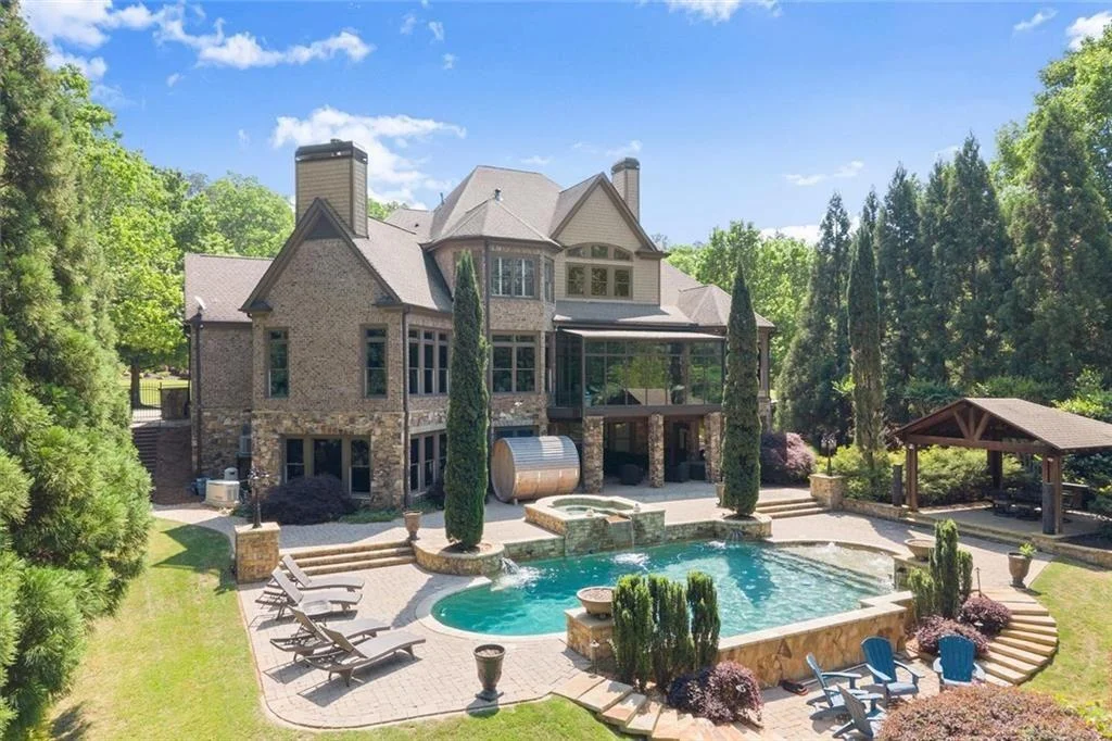 1225 Waterfall Lane