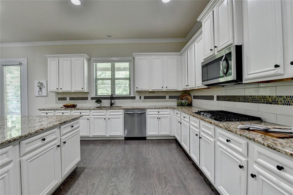 4610 Point Rock Drive, Buford, Georgia image 34