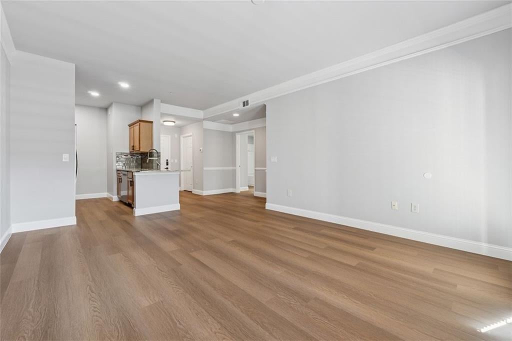 2700 Pine Tree Road NE 1115