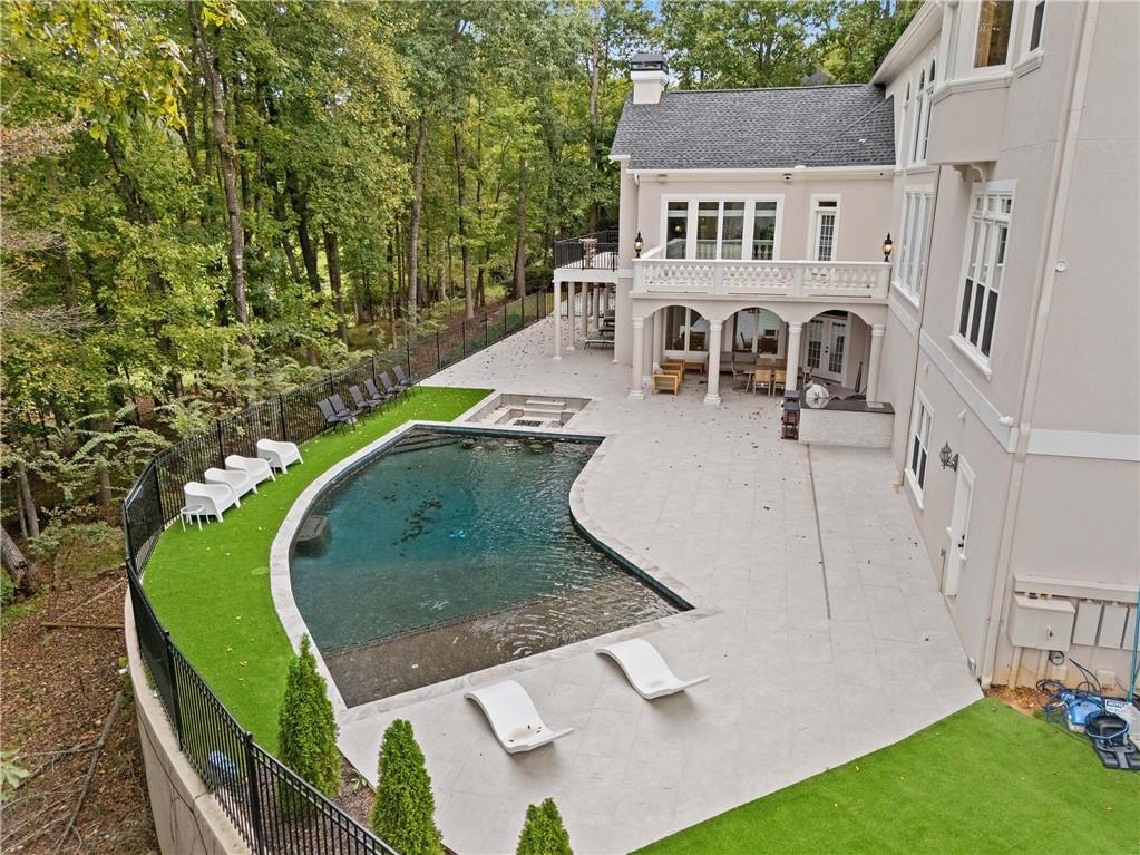 955 Tiverton Lane