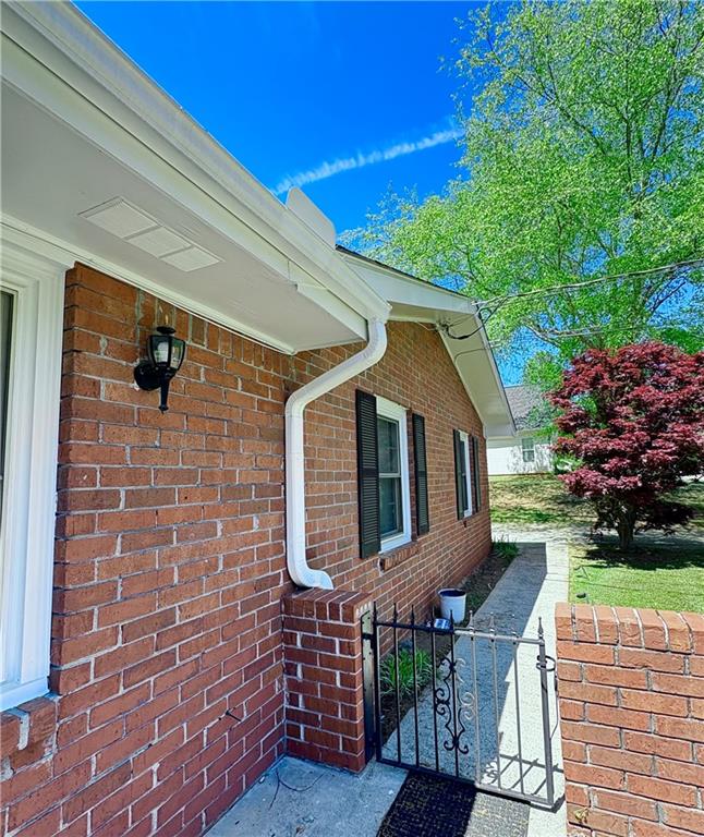 2421 Fieldstone Drive SE