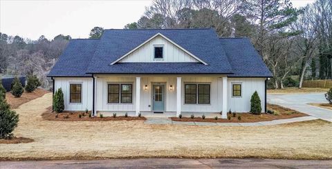Homes For Sale - 118 Henson Drive<br/> Monroe, GA 30655