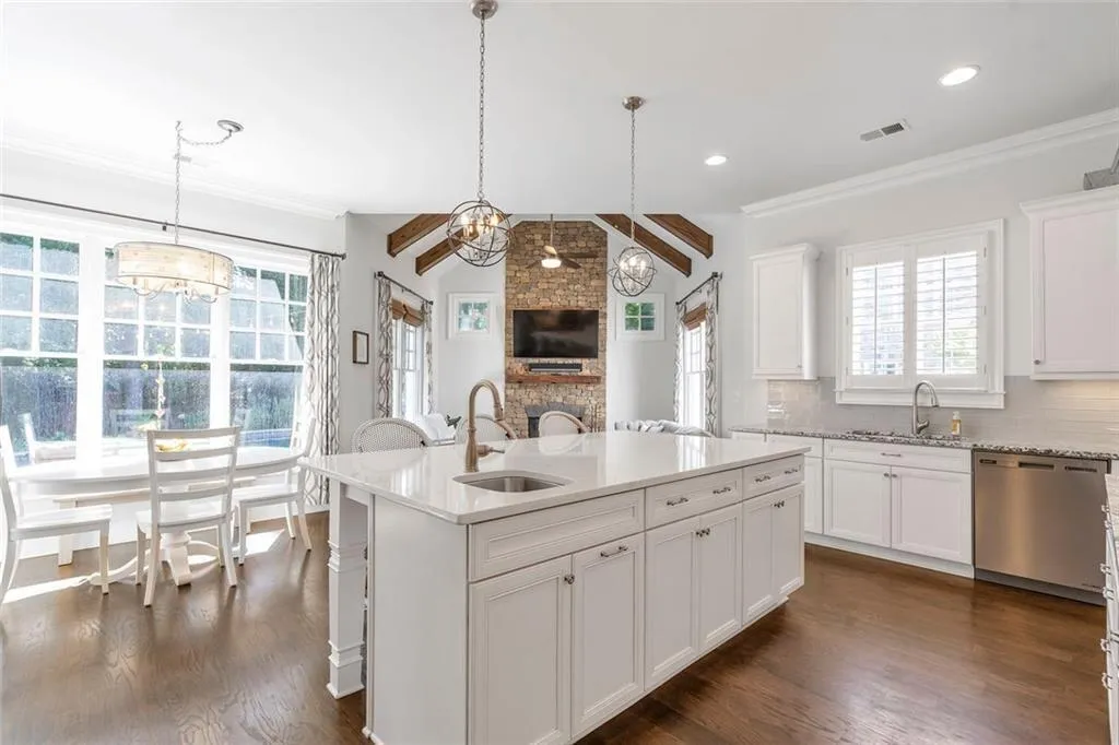 Alpharetta, Georgia 30004, United States, 4 Bedrooms Bedrooms, ,4 BathroomsBathrooms,Residential,Pending,202865