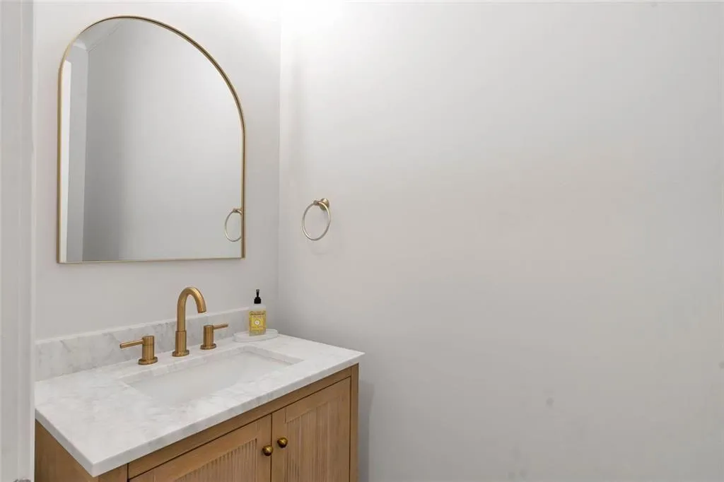 Alpharetta, Georgia 30004, United States, 4 Bedrooms Bedrooms, ,4 BathroomsBathrooms,Residential,Pending,202865