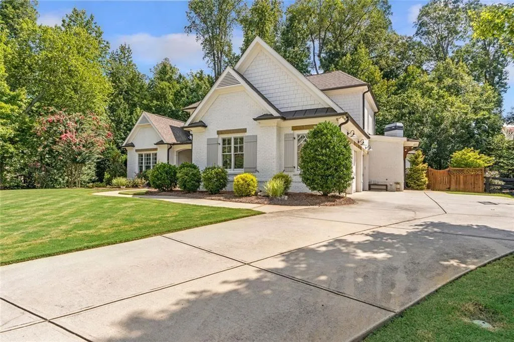 Alpharetta, Georgia 30004, United States, 4 Bedrooms Bedrooms, ,4 BathroomsBathrooms,Residential,Pending,202865