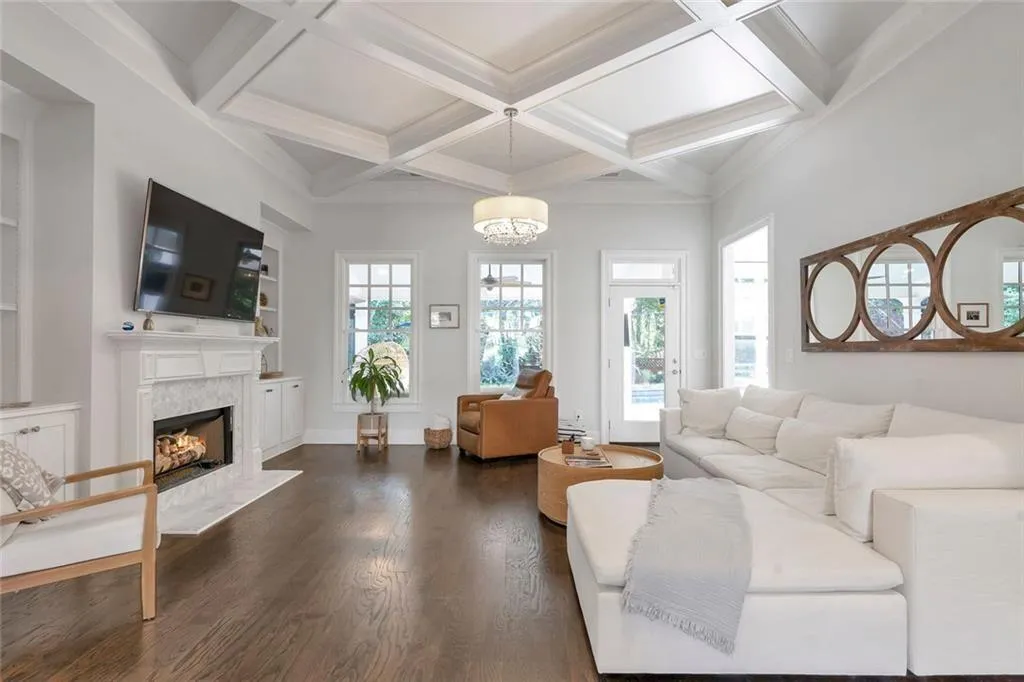 Alpharetta, Georgia 30004, United States, 4 Bedrooms Bedrooms, ,4 BathroomsBathrooms,Residential,Pending,202865