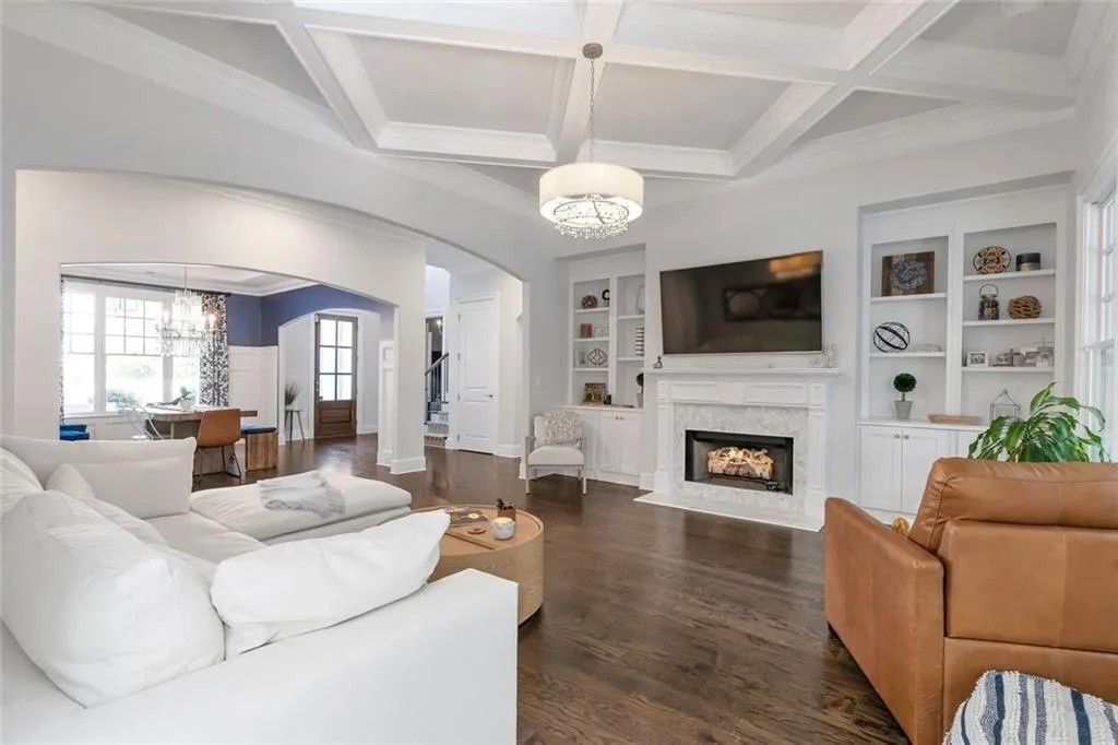 Alpharetta, Georgia 30004, United States, 4 Bedrooms Bedrooms, ,4 BathroomsBathrooms,Residential,Pending,202865