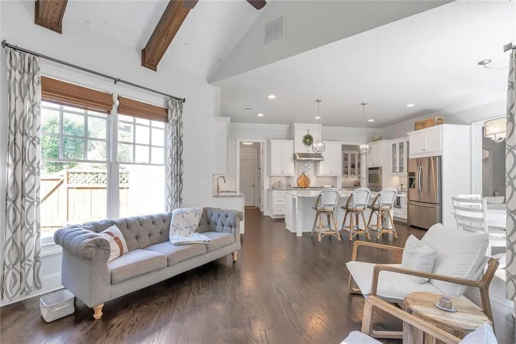 Alpharetta, Georgia 30004, United States, 4 Bedrooms Bedrooms, ,4 BathroomsBathrooms,Residential,Pending,202865