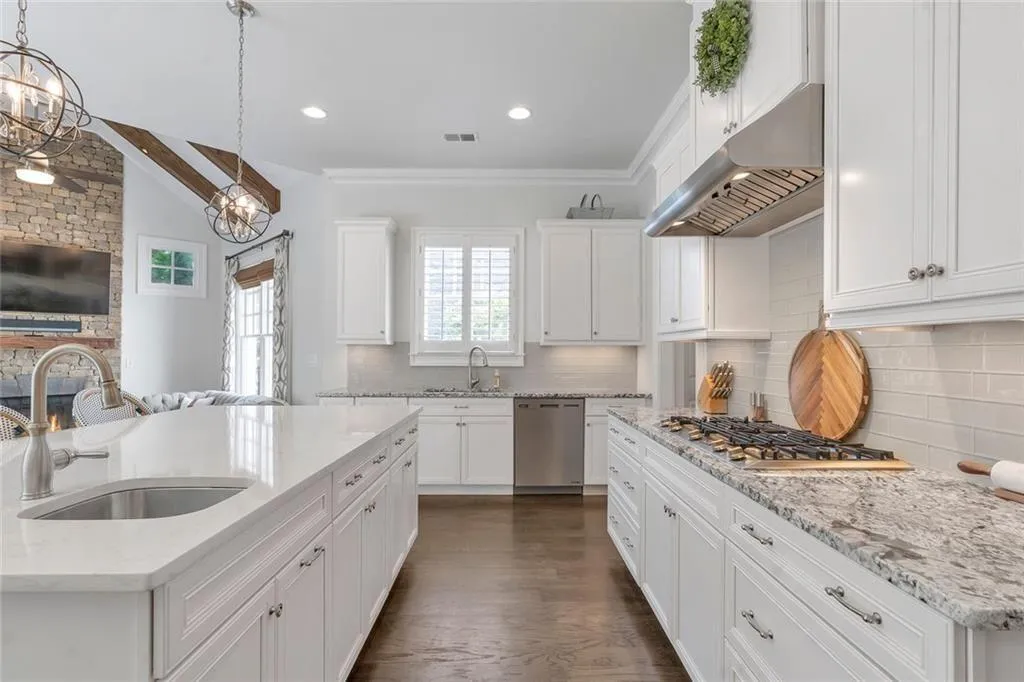 Alpharetta, Georgia 30004, United States, 4 Bedrooms Bedrooms, ,4 BathroomsBathrooms,Residential,Pending,202865