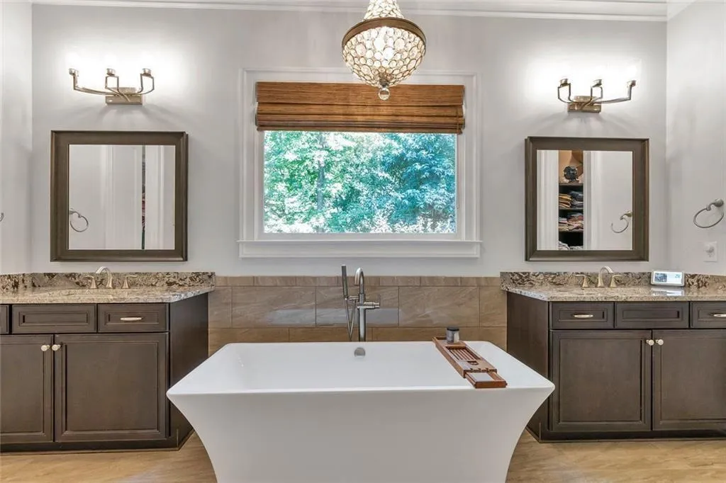 Alpharetta, Georgia 30004, United States, 4 Bedrooms Bedrooms, ,4 BathroomsBathrooms,Residential,Pending,202865