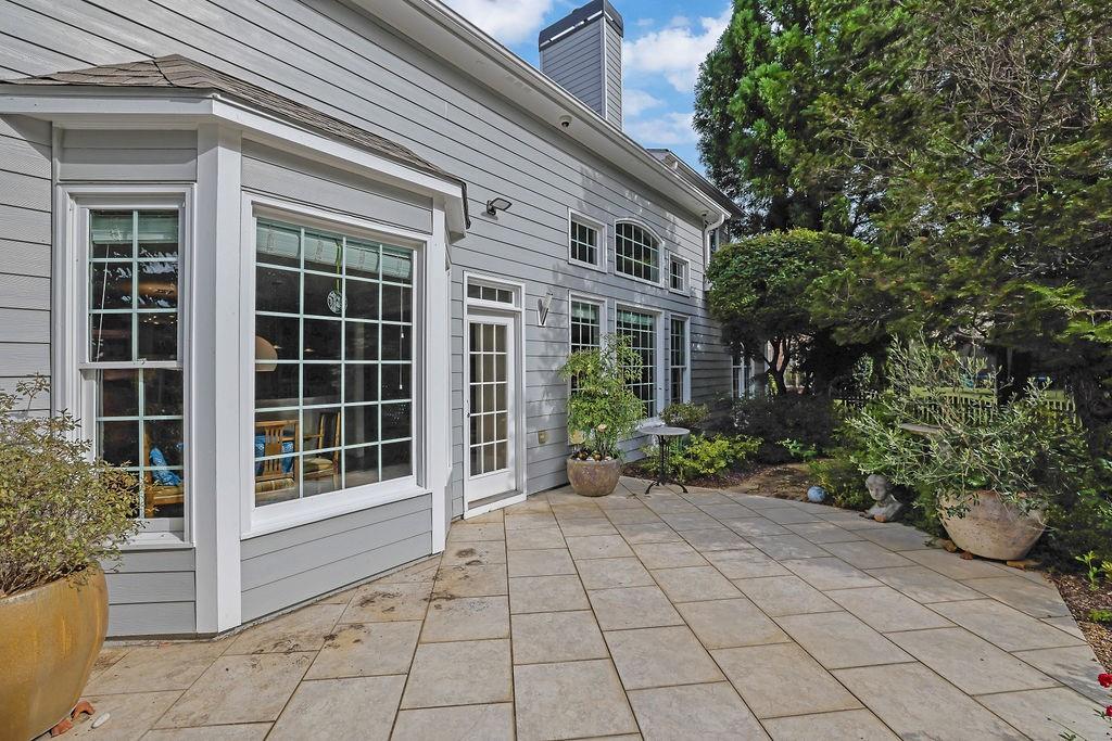Lakefield Manor - Residential