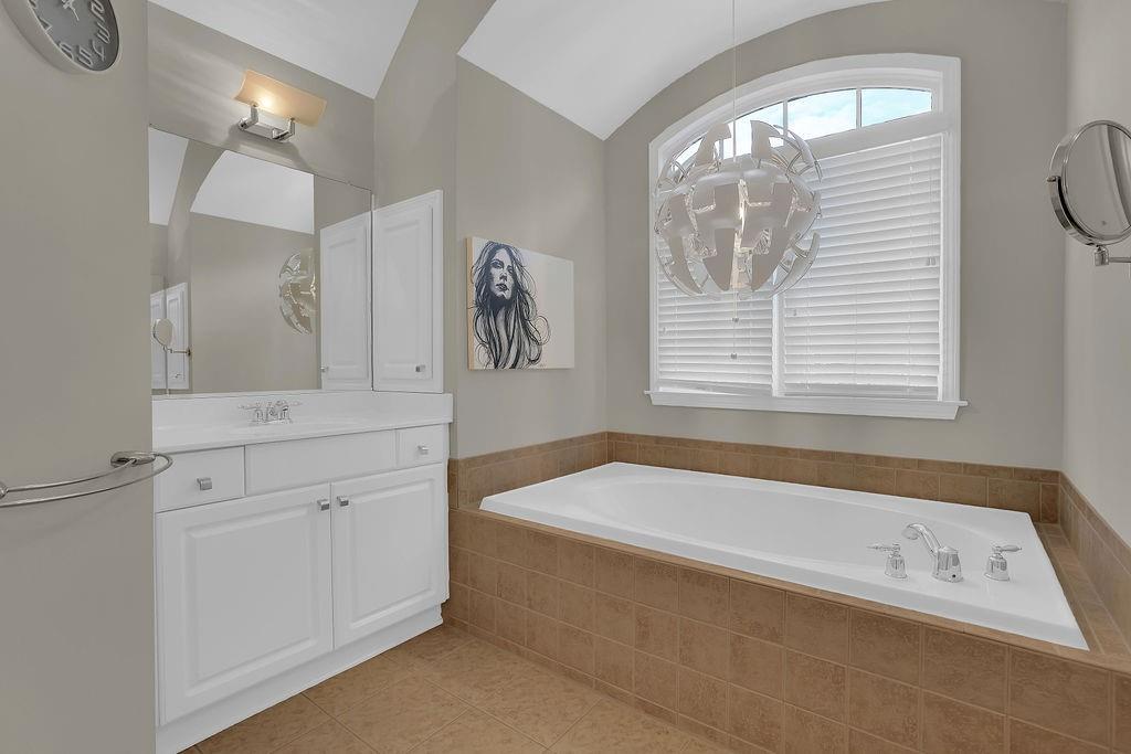 Lakefield Manor - Residential