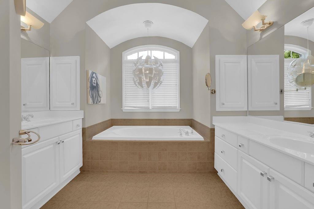 Lakefield Manor - Residential