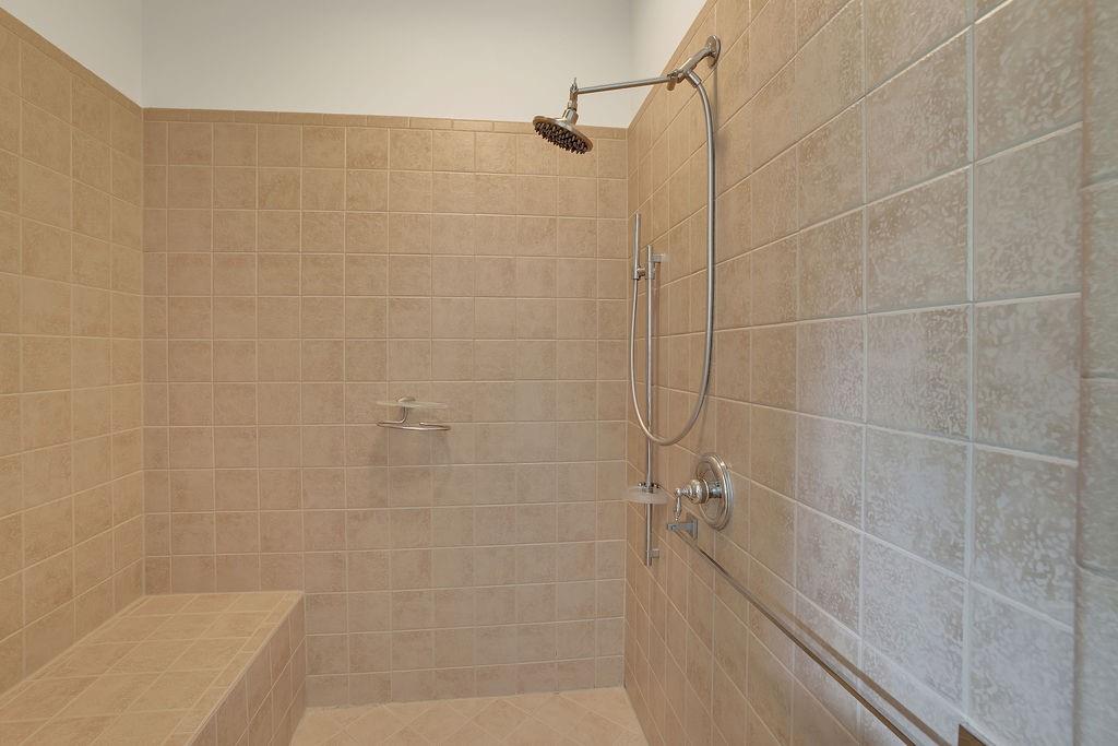 Lakefield Manor - Residential