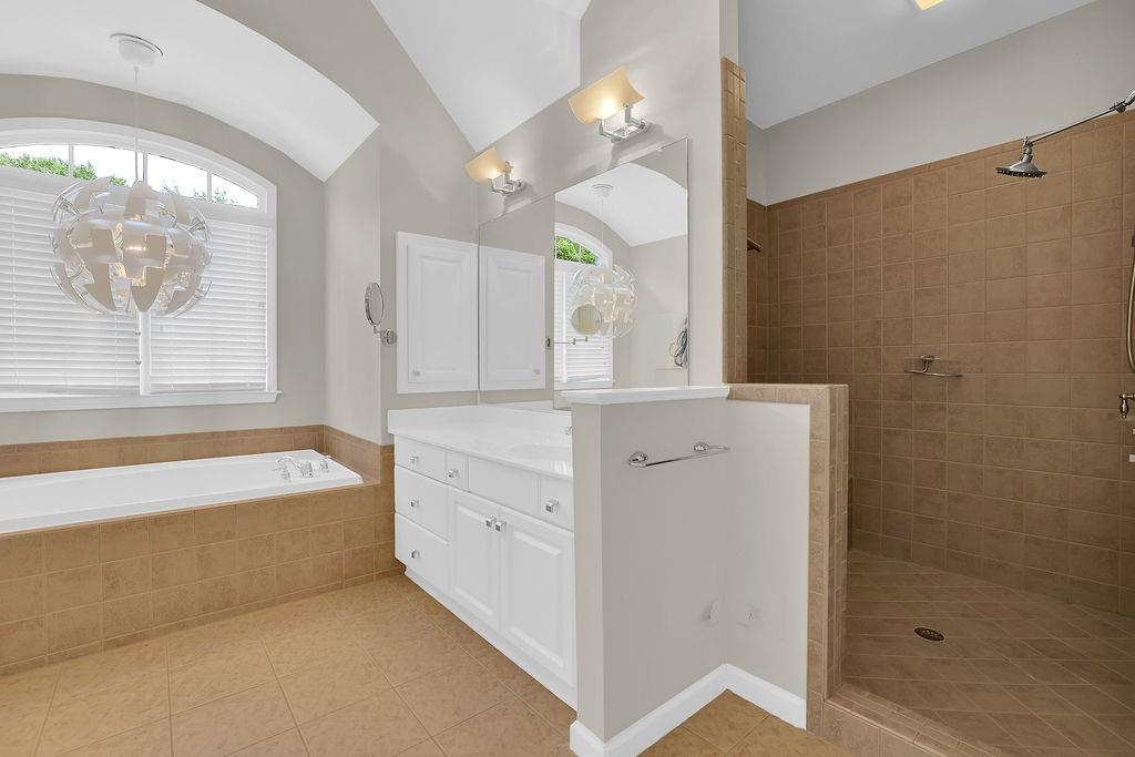 Lakefield Manor - Residential