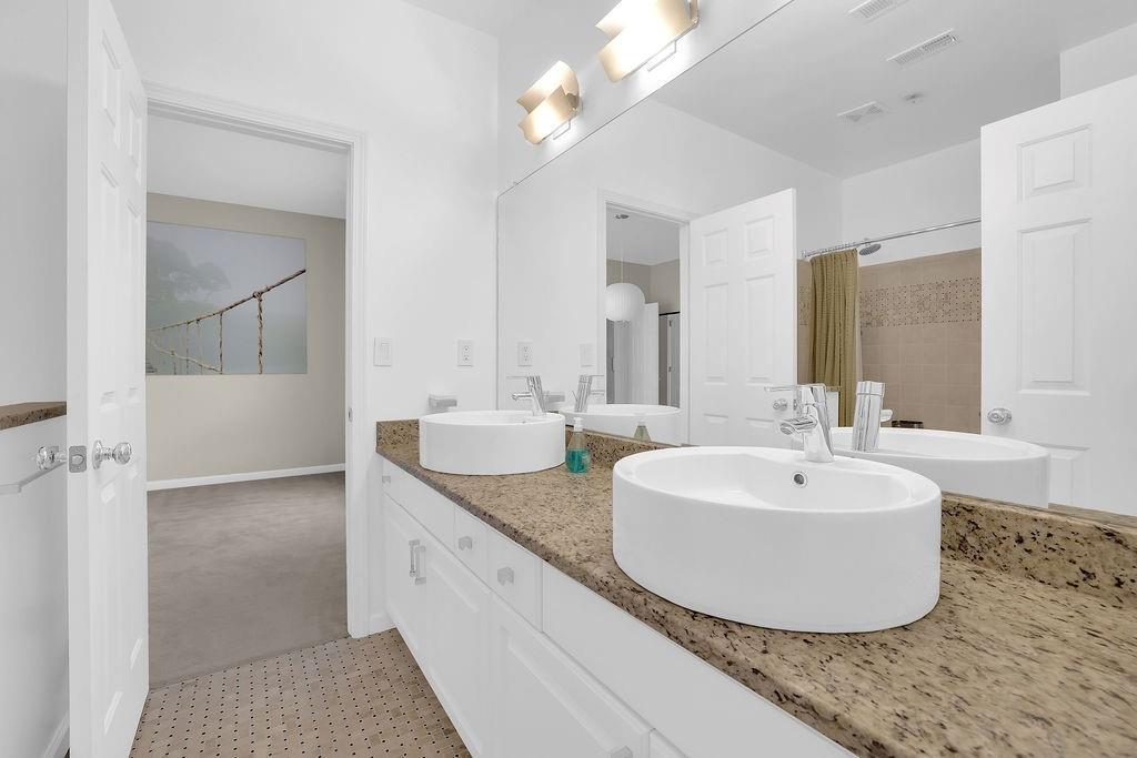 Lakefield Manor - Residential