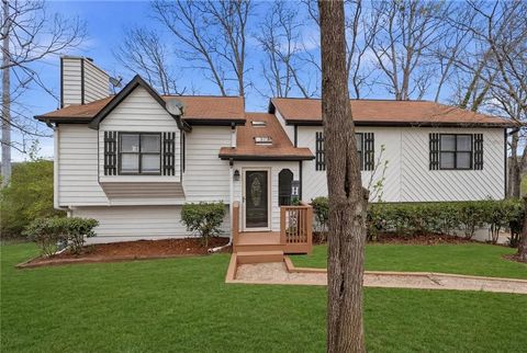 Homes For Sale - 5720 Deerfield Place<br/> Kennesaw, GA 30144