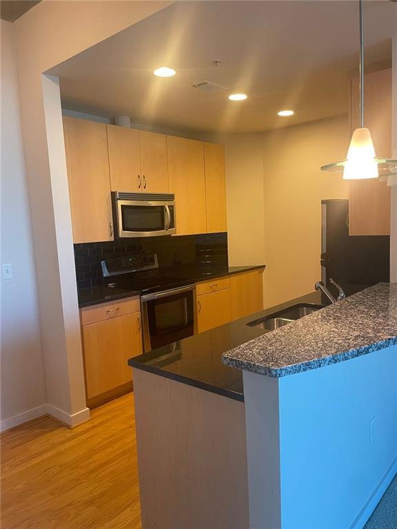 400 NW W Peachtree Street NW 715