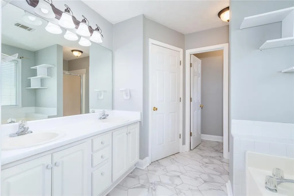 Loganville, Georgia 30052, United States, 5 Bedrooms Bedrooms, ,3 BathroomsBathrooms,Residential,Active,150677