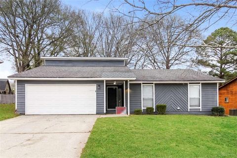 Homes For Sale - 8630 Cedar Creek Ridge Rdg<br/> Clayton County, Riverdale, GA 30274