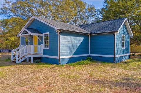 A home in Toccoa