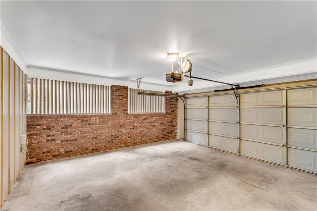 2310 Kings Point Drive, Atlanta, Georgia image 36